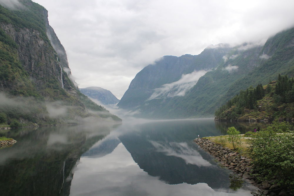 Brumes sur le Naerøfjord