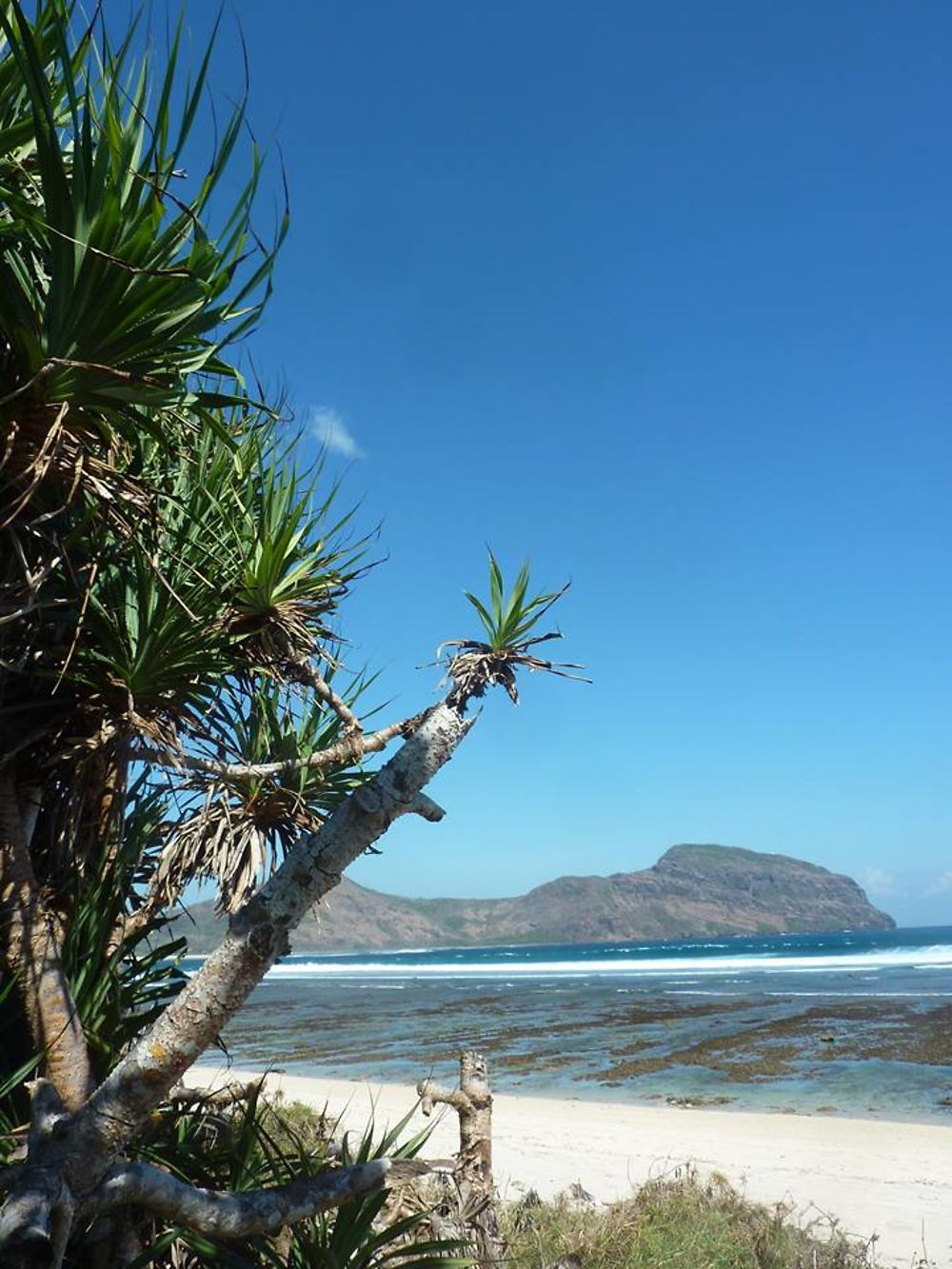 Pantai Lawar (Rantung)