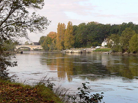 La maison de l'écluse et le pont de Bléré La maison de l'écluse et le pont de Bléré