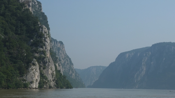 Vue des portes de fer sur le Danube Vue des portes de fer sur le Danube