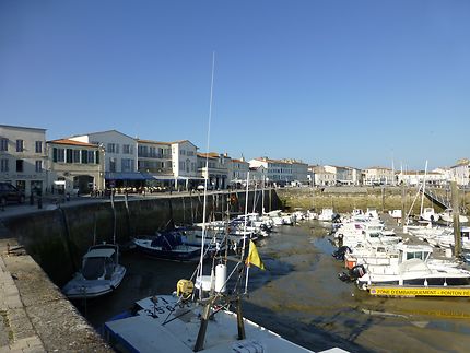 Port de Saint-Martin-de-Ré à marée basse