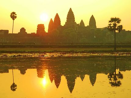 Lever de soleil sur Angkor