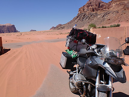 Le Wadi Rum en moto!  magique!!