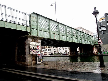 Le pont de la rue de l' Ourcq