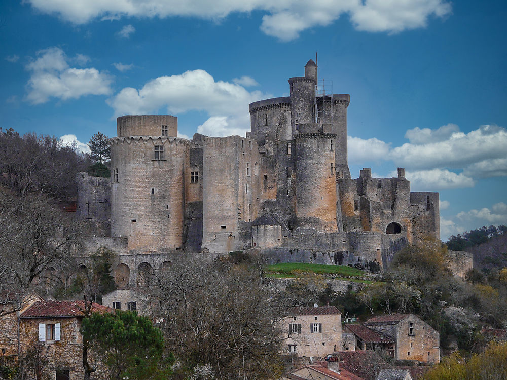 Château de Bonaguil sur la commune de Fumel