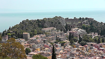 Taormina vue du chemin de croix de Madonna Rocca