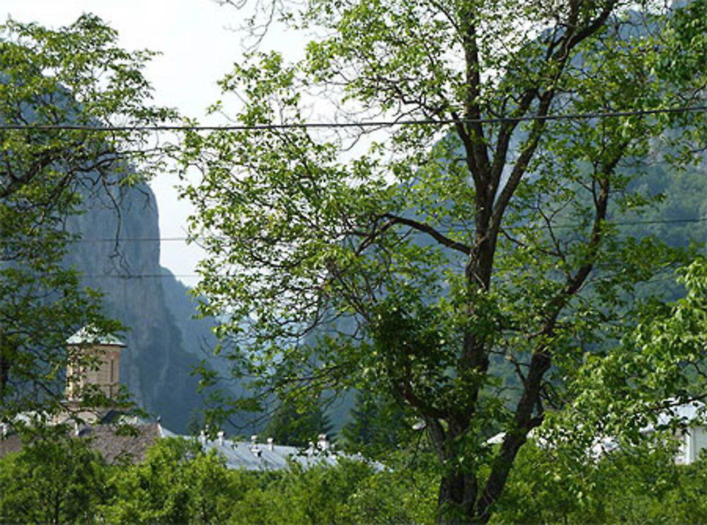 Monastère à l'entrée des gorges 