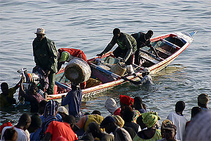 Retour des pêcheurs au port de Mbour