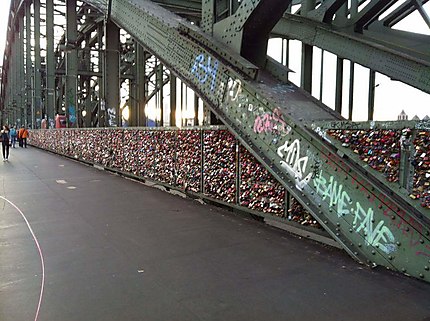Pont rempli de cadenas à Cologne 