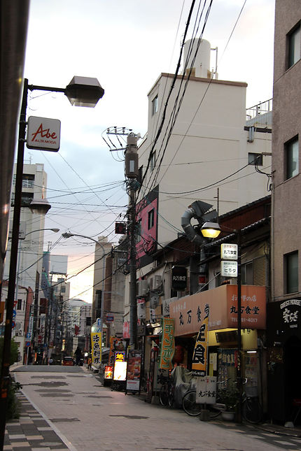 Dans les rues de Fukuoka, Japon