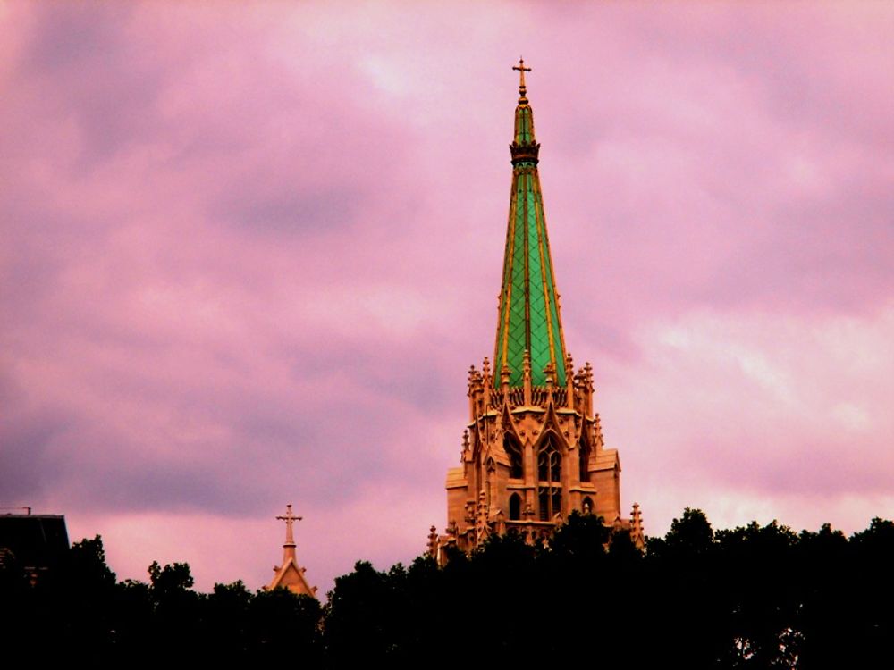 Le clocher de l'église Américaine