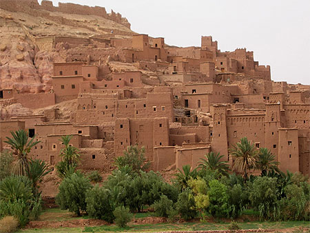 Maroc, Aït Benhaddou, village de terre aux environs de Ouarzazate Maroc, Aït Benhaddou, village de terre aux environs de Ouarzazate