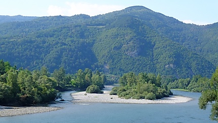 Ile sur la rivière Drina près de Perucac