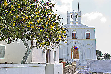 Sur la route de kastro : l'église au citronnier