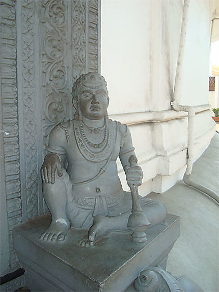 Statue au temple à Kalutara