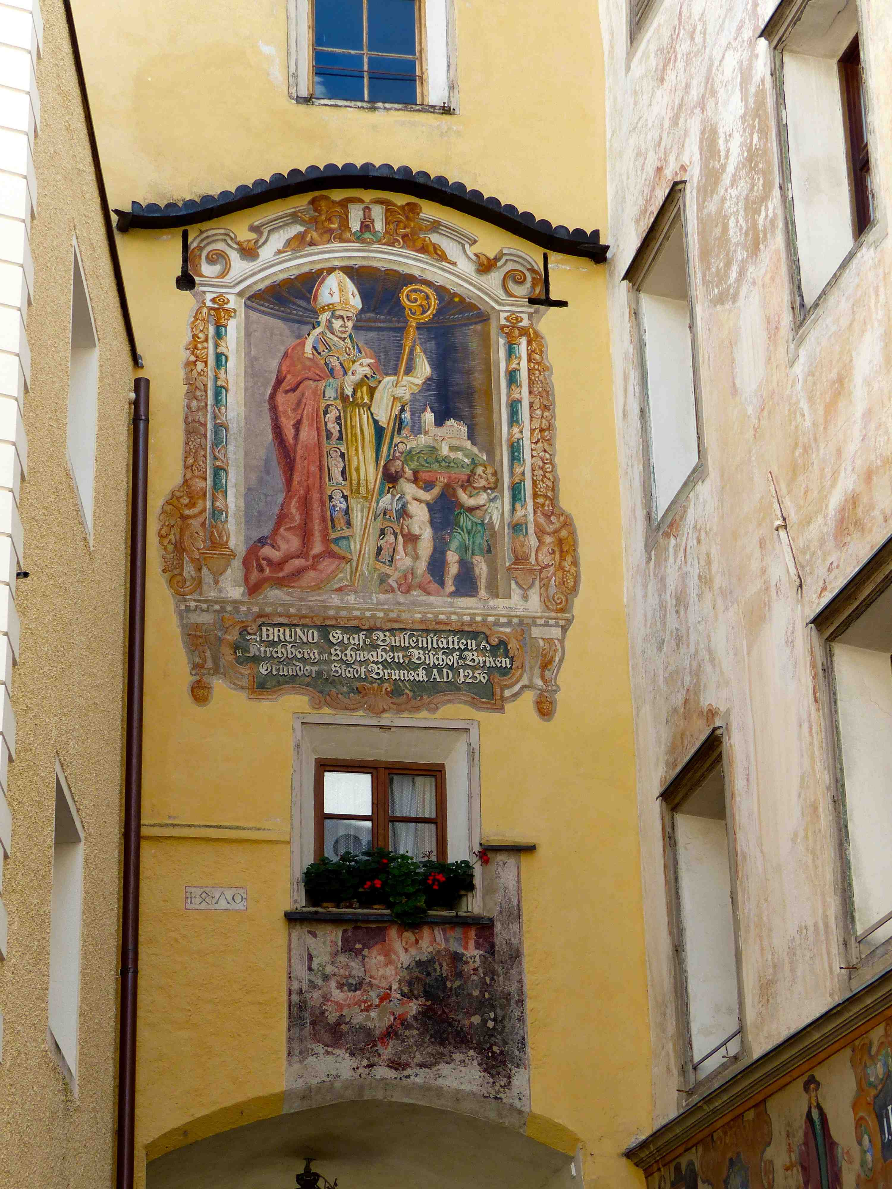 Brunico - Une des portes de la ville Brunico - Une des portes de la ville