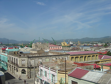 Vue sur le port de Santiago de Cuba