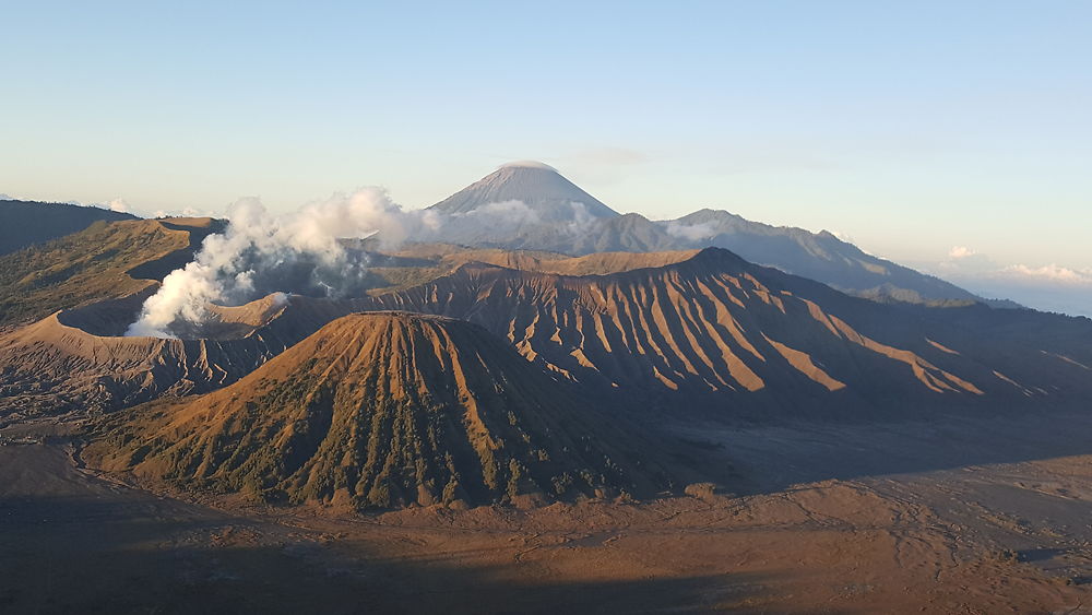 Levé de soleil et éveil des âmes au Bromo