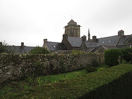 Vue sur l'église Saint Ronan