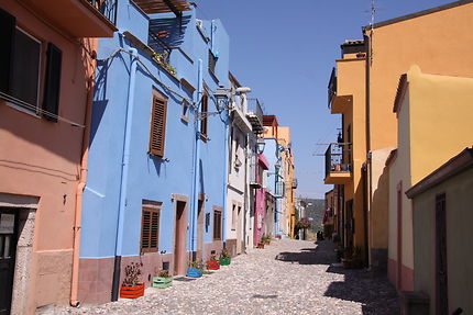 Maisons colorées à Bosa