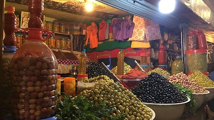 Marché d'olives à Taroudant, Maroc