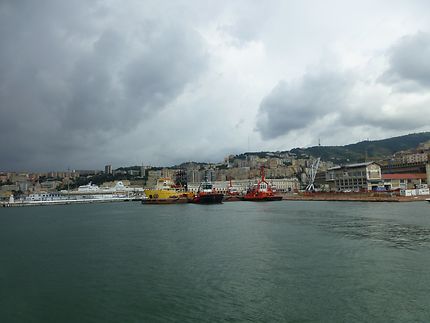 Remorqueurs en attente, port de Gênes
