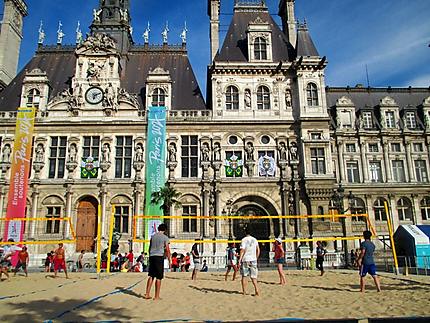 Paris plage devant la Mairie de Paris