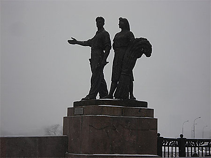 Les statues soviétiques du pont vert