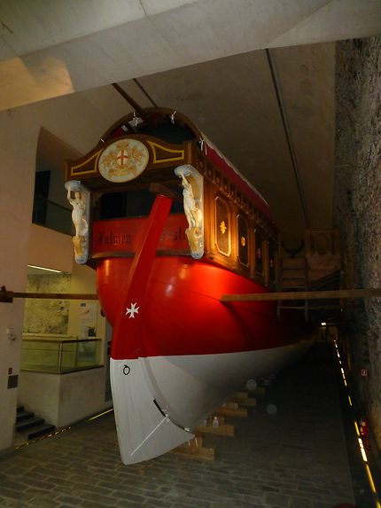Bateau encastré au musée maritime de Gênes