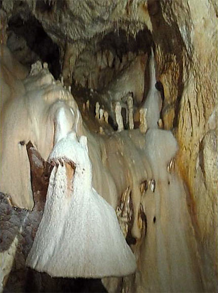 Grotte de l'Ours concrétions blanches