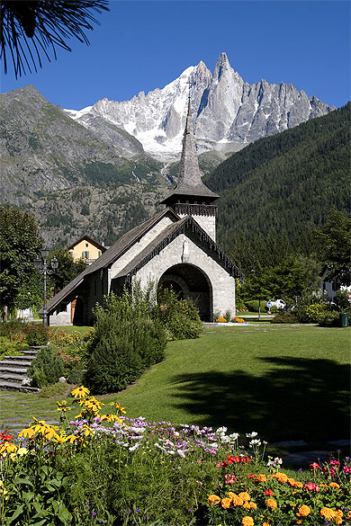 La chapelle des Praz et les Drus, Chamonix La chapelle des Praz et les Drus, Chamonix