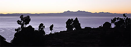 Lever de soleil sur le lac Titicaca