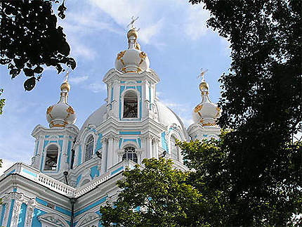 Coupoles de la cathédrale de Smolny St Petersbourg