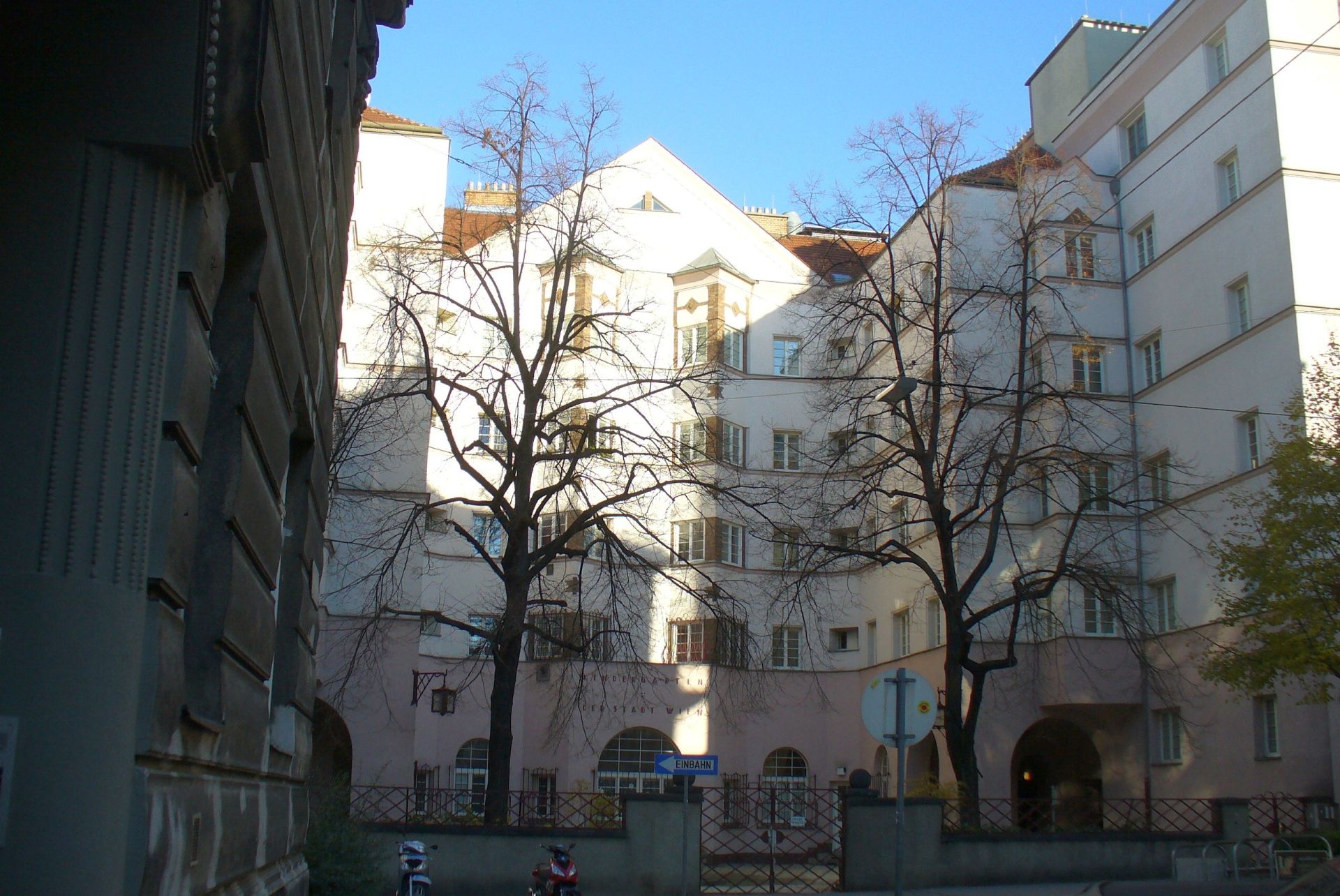 Une des "cours" les plus petites Une des "cours" les plus petites