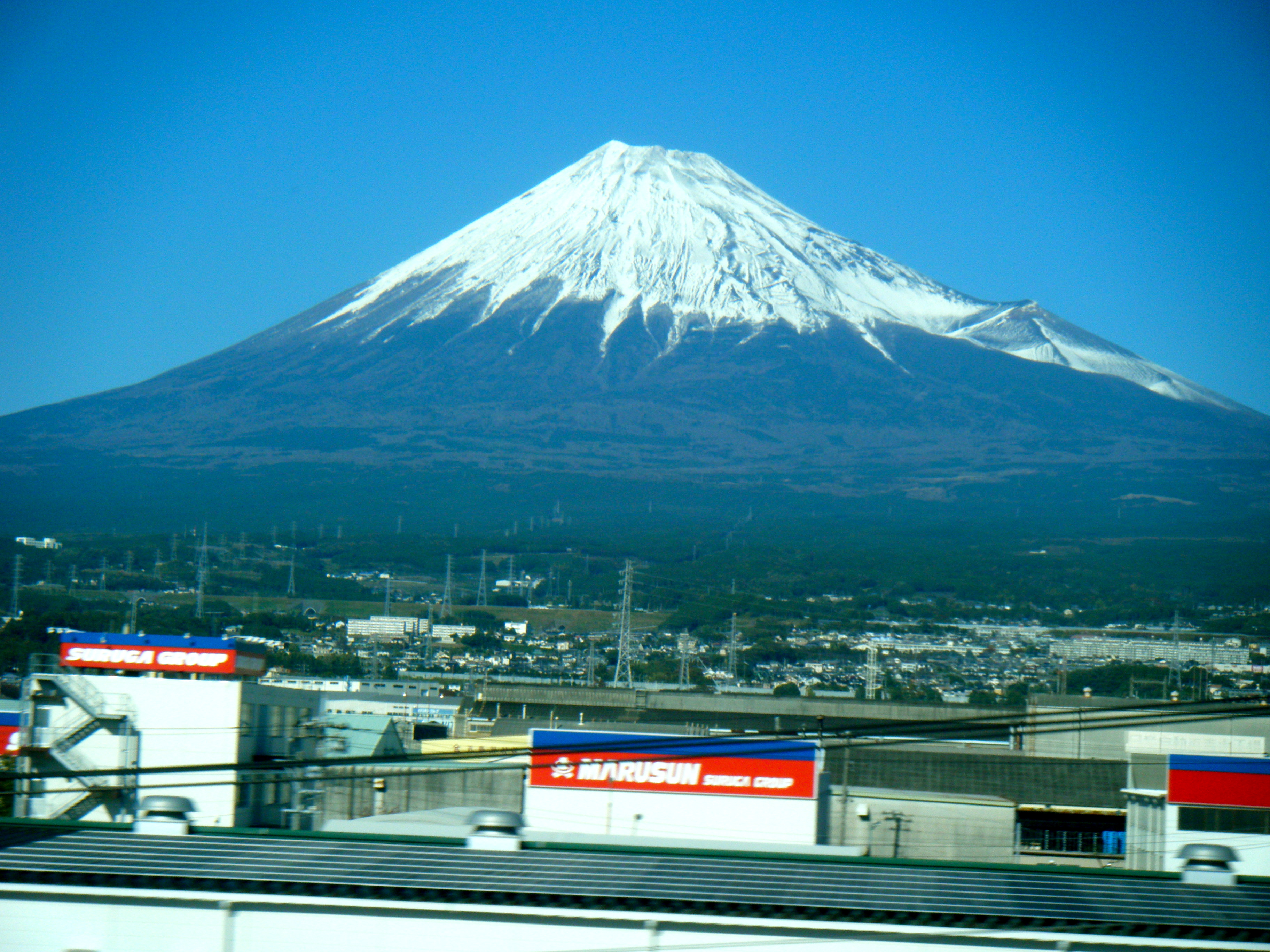 Vu sur le Mont Fuji depuis le Shinkansen Vu sur le Mont Fuji depuis le Shinkansen