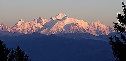 Coucher De Soleil Sur Le Massif Du Mont Blanc Montagne