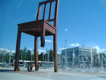 Chaise géante à Genève