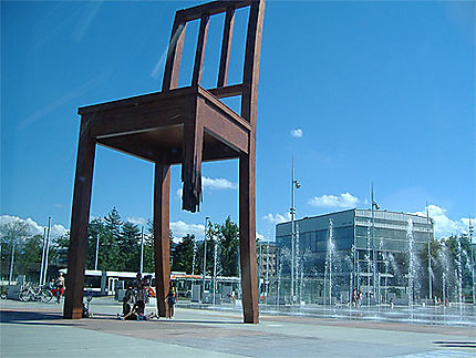 Chaise géante à Genève