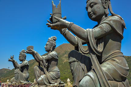 Offrandes au Monastère de Po Lin