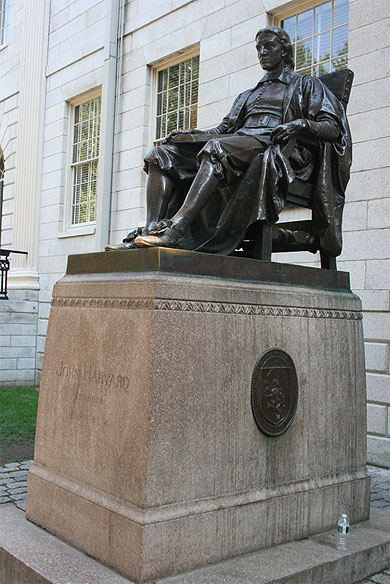 Statue de John Harvard (Cambridge) Statue de John Harvard (Cambridge)