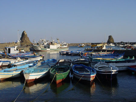 Le petit port des Cyclopes Le petit port des Cyclopes