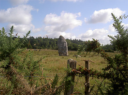 Menhir Le fuseau de la Madeleine Menhir Le fuseau de la Madeleine