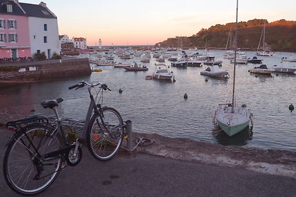 Balade à vélo et halte sur le port de Sauzon