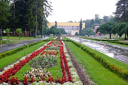 Le parc au centre de la ville de Vrnjačka Banja