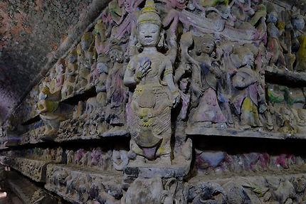 Dans les couloirs du temple de Shitthaung