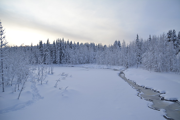Rivière de glace en Finlande
