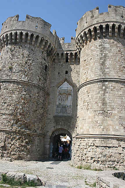 Entrée de la ville de Rhodes par les fortifications.