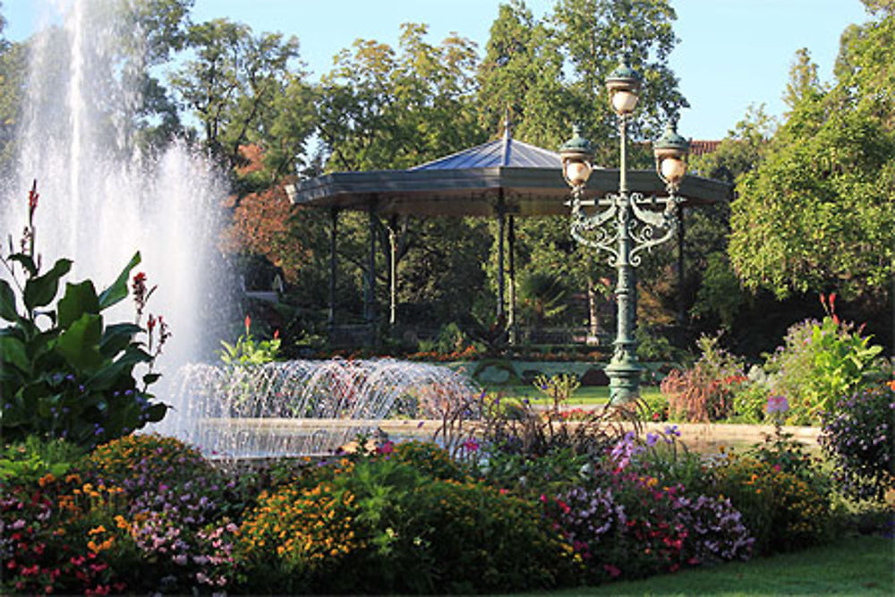 Toulouse - Grand Rond - Fontaine et kiosque