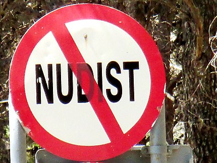 Nudistes où non nudistes