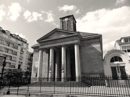 Façade de l'église St Pierre-du-gros-Caillou